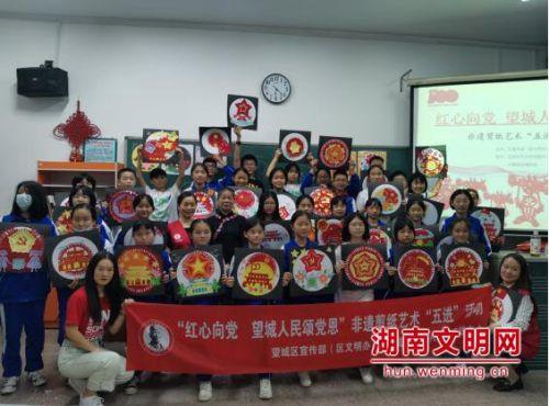 新华社快讯丨阿富汗黎明电视台21日说,一架客机当天在该国北部巴达赫尚省坠毁