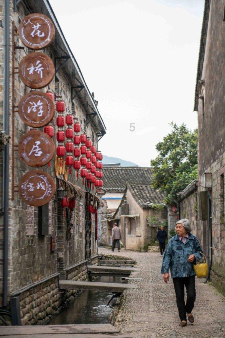 外交部:中新免签协定给两国人民送上新春贺礼